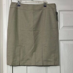 Le Suit Women's Pencil Skirt in Tan